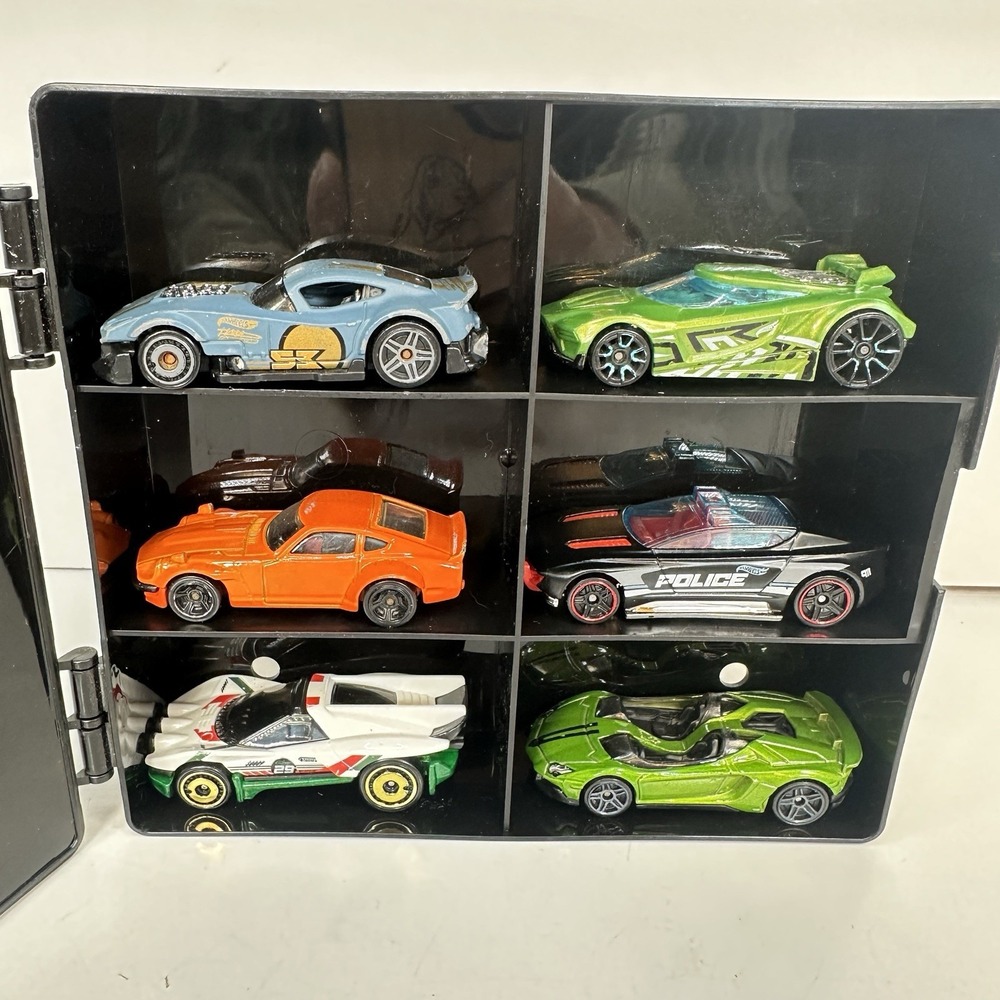 Hot Wheels Original Car Carrying Case with Lot of 6 Race Cars Take and Go Set‎